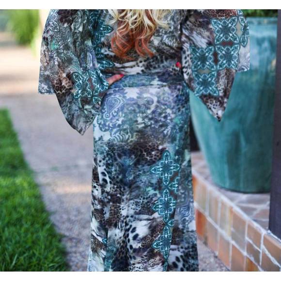 NEW SAVE THE FAITH animal medallion kimono in multi - Picture 2 of 3